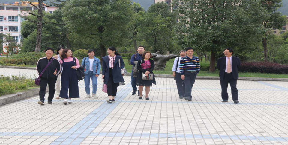 專家傳經送寶明方向，高考複習備考有底氣 ——貴陽一中專家團隊赴金年会開展高考複習備考培訓研讨活動